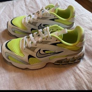 BRAND NEW: Zoom Air Shoes - Women’s 6.5